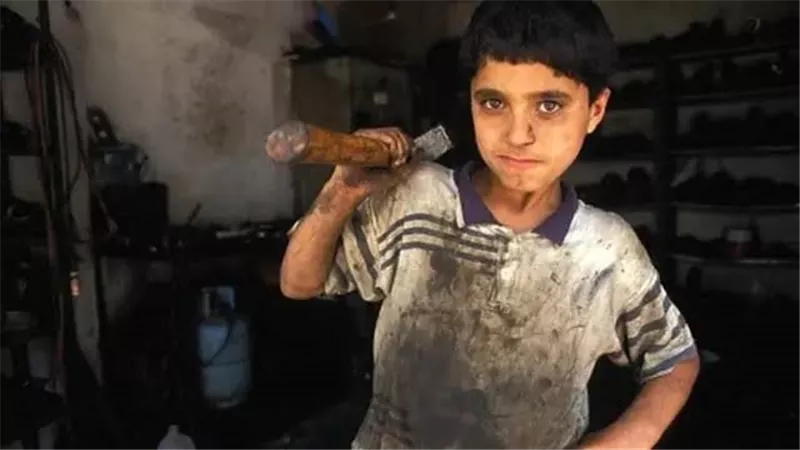 حظر تشغيل الأطفال قبل 15 عامًا.. اعرف التفاصيل بقانون العمل الجديد