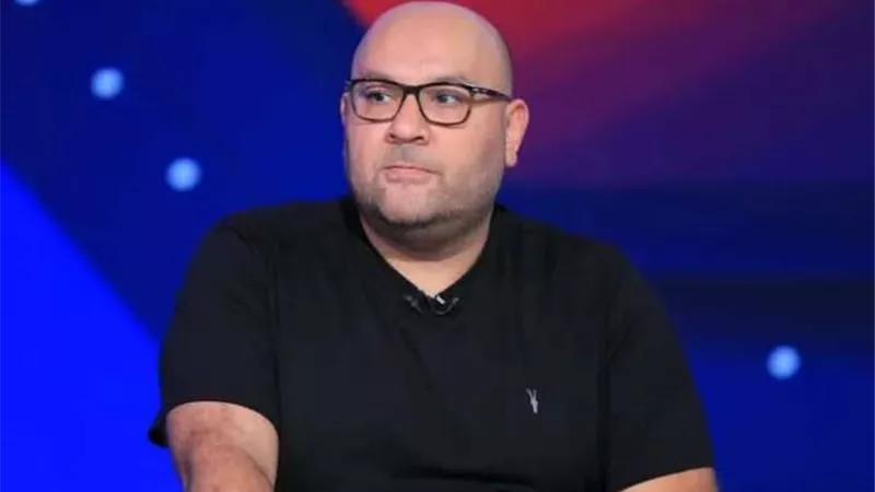 المعلق الرياضي بلال علام يعزي الشناوي في وفاة والده