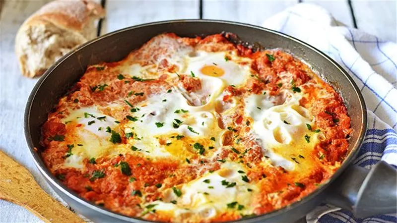 فطائر بالشكشوكة في الفرن: وصفة شهية وسهلة لعشاق الأكلات المنزلية