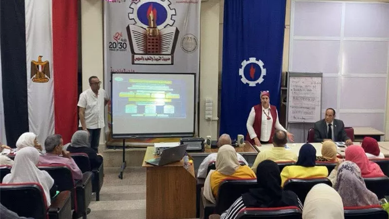 استعدادا للعام الجديد.. تعليم السويس يناقش القواعد المنظمة للبكالوريا المصرية 