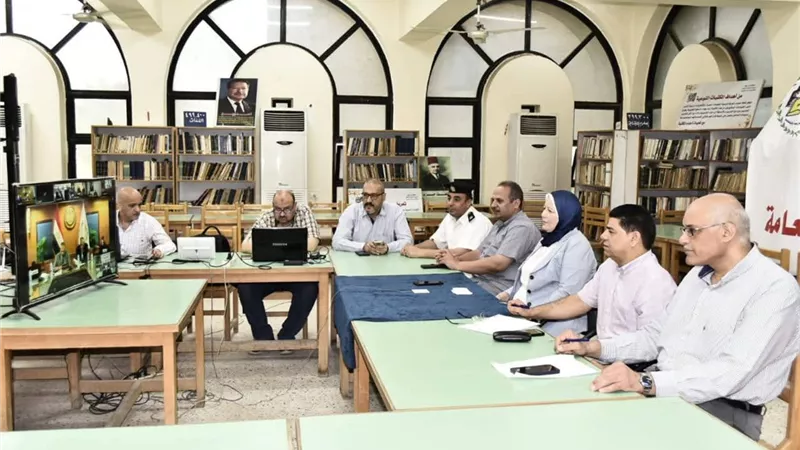 محافظ بني سويف يُتابع مع التعليم أعمال امتحانات الدور الثاني لطلاب الثانوية