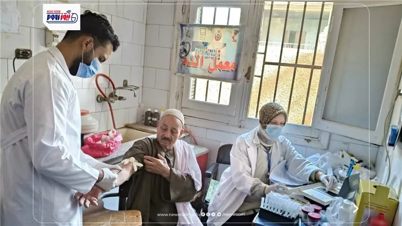صحة المنيا تقدم الكشف الطبي لأكثر من 1200 مواطن بقرية صفط الغربية بالمجان
