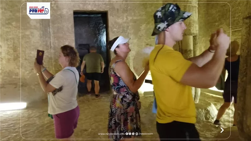 مع بدء الموسم السياحي.. وفود ألمانية ومجرية تزور المناطق الأثرية بالمنيا