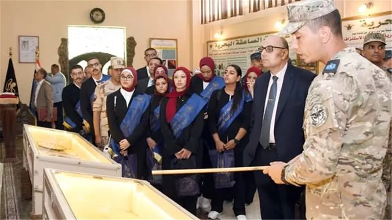  القوات المسلحة تنظم زيارة لوفد من الإعلاميين وطلبة الأكاديمية العسكرية المصري