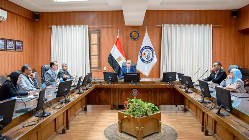 تدريب طلاب كلية الحقوق ببني سويف على الذكاء الاصطناعي في المجال القانوني