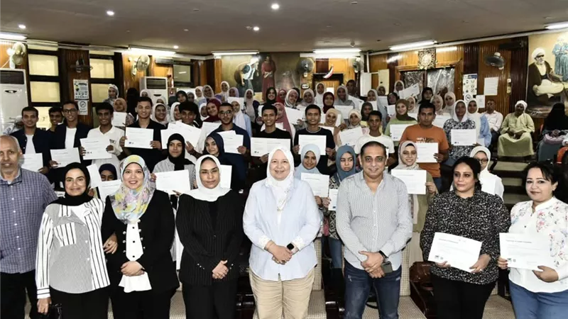 تعليم بني سويف يكرم 86 طالبًا حائزين على الشهادة الدولية من «سيسكو»