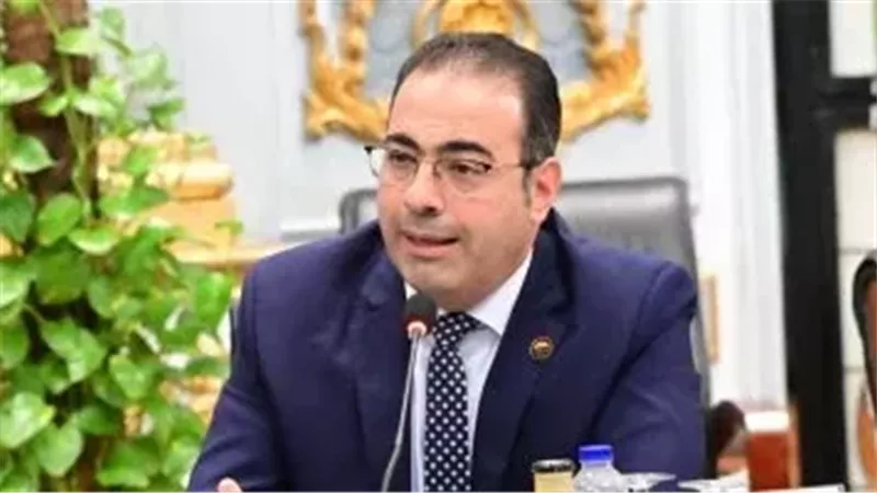 محمود حسين يطالب بتخصيص أرض جديده لبناء مقابر ببورسعيد