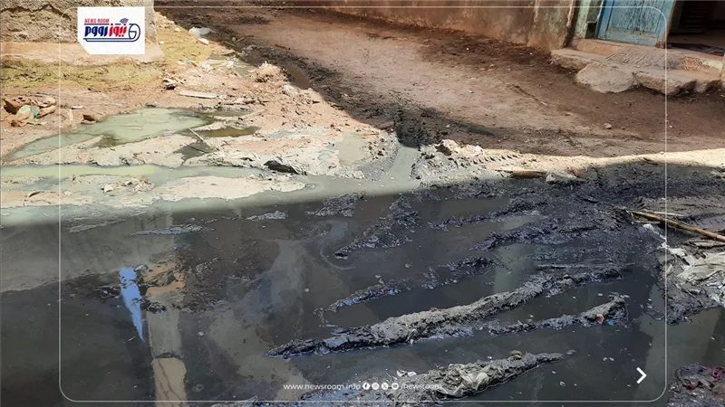 البيوت هتقع علينا.. أهالي قرية دير أبو حنس بالمنيا يستغيثون من انتشار الصرف