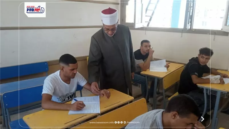 رئيس منطقة المنيا الأزهرية يتفقد امتحانات الدور الثاني للشهادة الثانوية