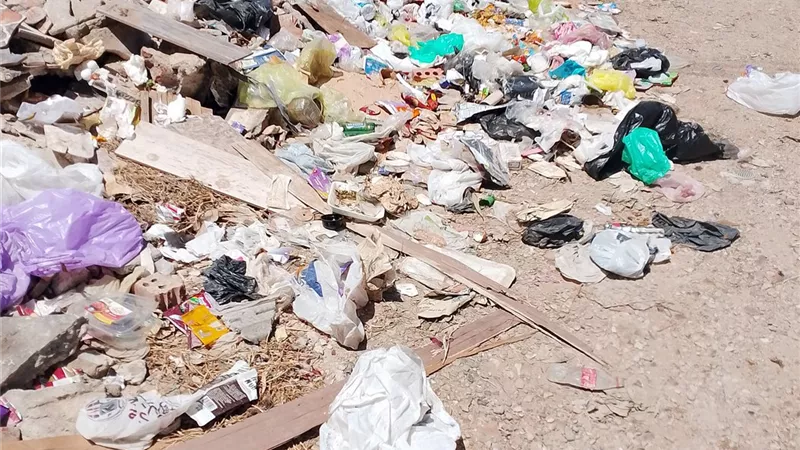 السنانية في دمياط تغرق في القمامة والأهالي يستغيثون بالمحافظ