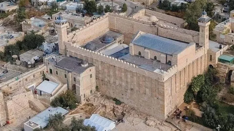 الاحتلال يقرر غلق الحرم الإبراهيمي غدا الخميس.. والأوقاف الفلسطينية تستنكر