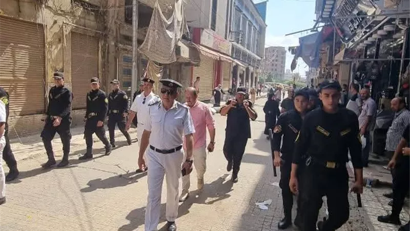 المحلة تستعيد شوارعها.. حملة أمنية تزيل الإشغالات من شارع العباسي