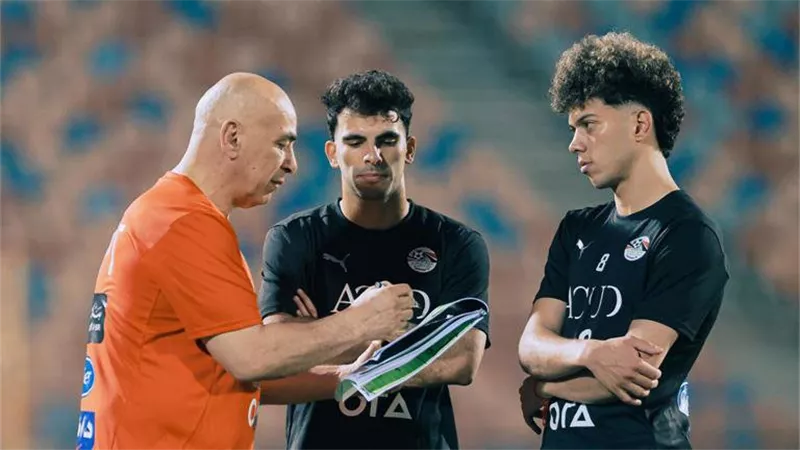 خاص.. استبعاد نجم الزمالك من منتخب مصر بأمر حسام حسن 
