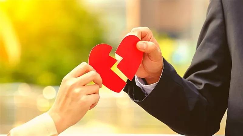 حكم طلاق الغضبان وحالات وعدم وقوعه شرعًا.. أستاذ بالأزهر يوضح