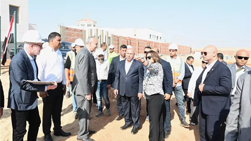 الوزير يشدد  على أهمية التنسيق مع الهيئة العامة للطرق والكباري والنقل البري