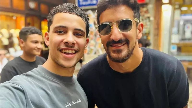 بالصور.. بن رمضان يتجول في خان الخليلي قبل مواجهة الأهلي وغزل المحلة