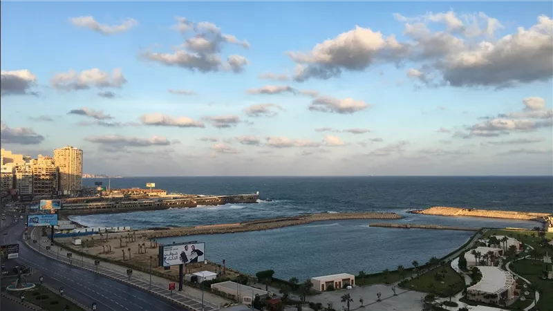 انفراد.. انتشال 5 قطع أثرية من أسفل مياه البحر اليوم الخميس بالإسكندرية 