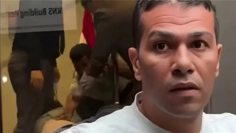 لحظة ضبط أحد المتحرشين بالسفارة المصرية في أمريكا | فيديو 
