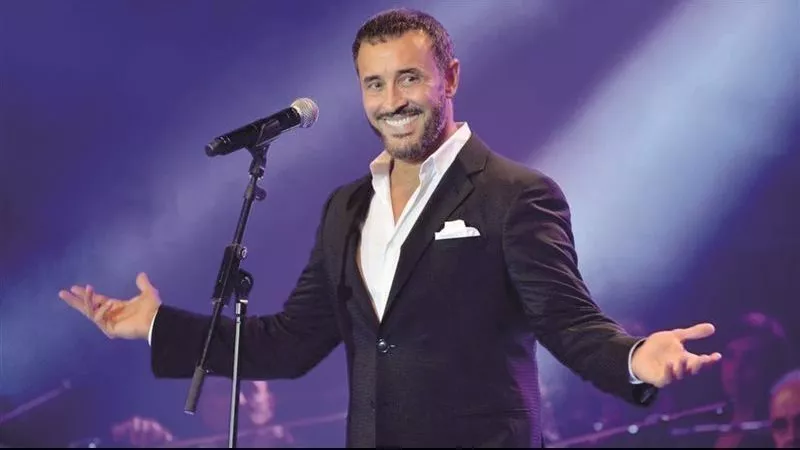 وعد بجمهوره بمفاجآت.. الليلة كاظم الساهر يحيي حفلا غنائيا في جدة 