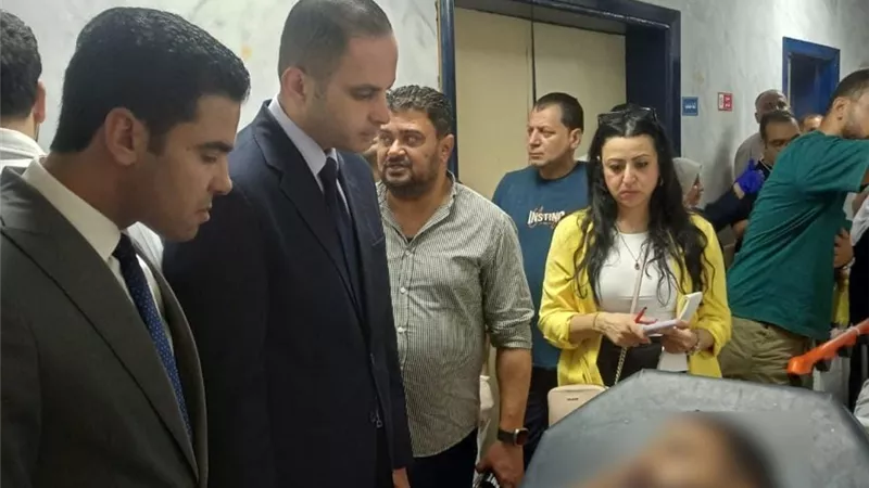 نائب وزير الصحة يزور مستشفى الضبعة لمتابعة حالة مصابي حادث الإسكندرية–مطروح