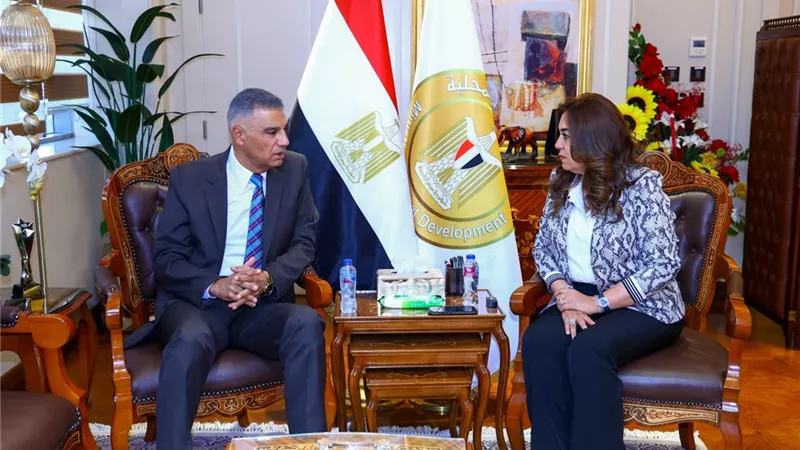 التنمية المحلية تتابع مع محافظ أسوان مشروعات الخطة الاستثمارية