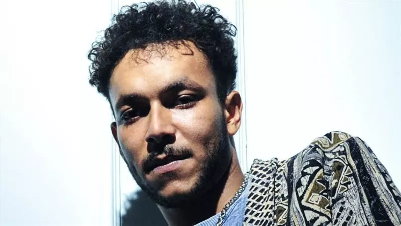 بكلمات مؤثرة.. ويجز يوجه رسالة إلي محمد منير بعد فيلم ضي