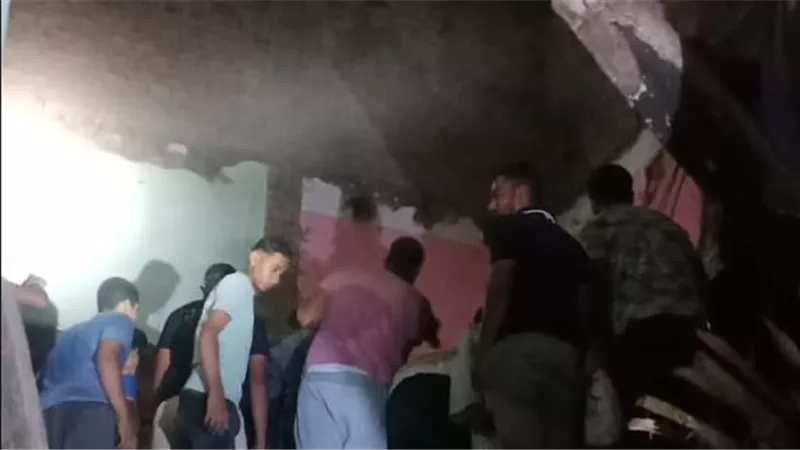 من أسرة واحدة.. مصرع 3 أشخاص وإصابة 4 آخرين في انهيار منزل من طابقين بسوهاج