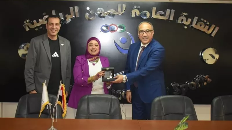 جامعة بنى سويف الأهلية والمهن الرياضية يبحثان سبل التعاون المشترك لخدمة الطلاب