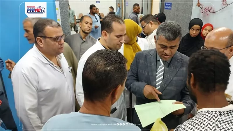 قرارات تأديبية عاجلة.. جولة مفاجئة لوكيل صحة المنيا تكشف إهمال وتغيب أطباء