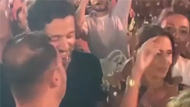 مع السلامة باي باي .. دينا الشربيني تغني مع روبي في وجود كريم محمود عبد العزيز