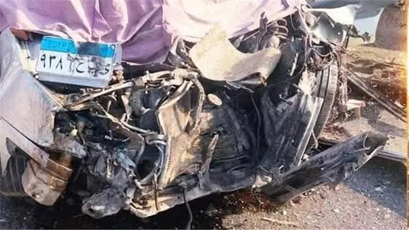 السيارة اتعجنت.. وفاة وإصابة 4 أشخاص فى حادث تصادم ملاكى ونقل بأسيوط  