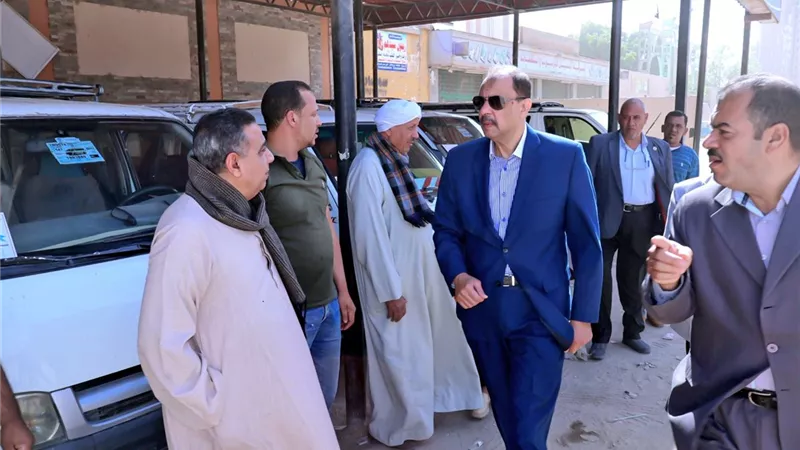 محافظة سوهاج تخصص أرقام ساخنة للإبلاغ عن مخالفات المواقف