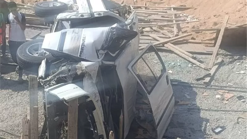 انحراف عجلة قيادة سيارة ملاكي يتسبب في سقوط ميكروباص من أعلى الدائري