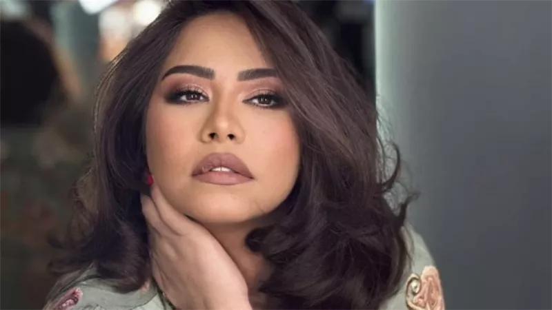 شيرين مع محاميها السابق.. العقوبة المتوقعة للمحامي الذي يفشي أسرار موكله| خاص