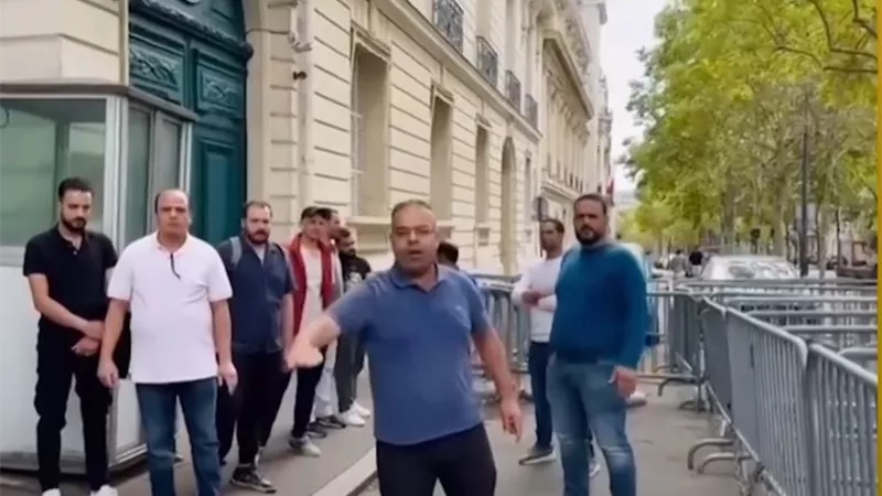 يوسف الحسيني: رسالة المصريين في الخارج للإرهابيين.. «السفارات خط أحمر» |فيديو