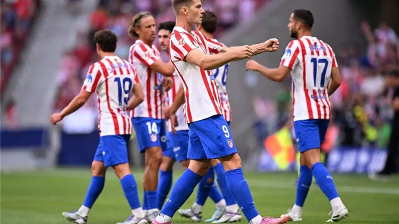 بداية صعبة لأتلتيكو مدريد.. تعادل قاتل مع إلتشي في ملعبه