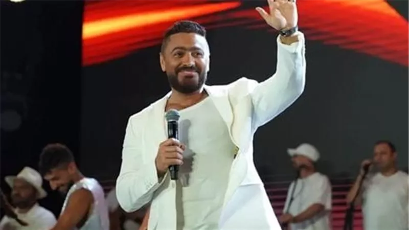 نفسي أغني من غير تنطيط.. تامر حسني يفكر في حفل بأسلوب جديد 