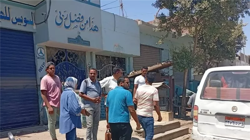 متابعة أعمال الإشغالات والنظافة في حي الجناين بالسويس