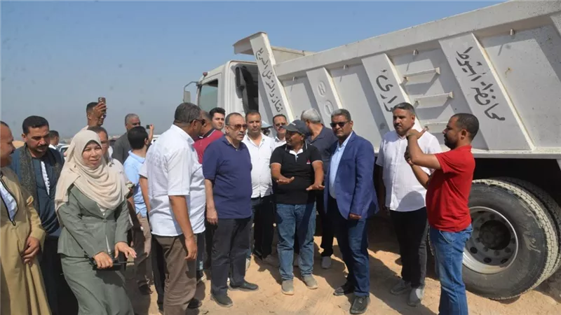 محافظ أسيوط يتفقد رفع الإحداثيات بالطريق الرابط بين البداري والبحر الأحمر
