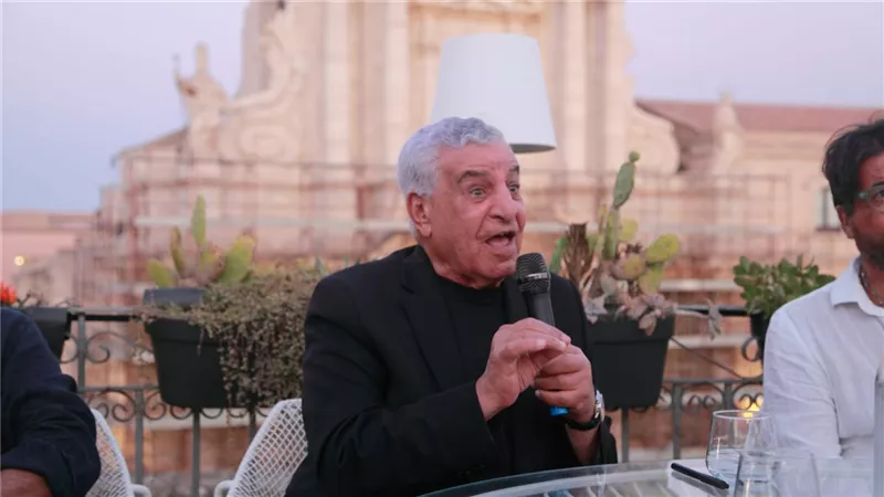 زاهي حواس يشارك في بروفات «أوبرا عايدة» ويوقّع روايته جديدة له بإيطاليا