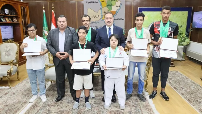 محافظ المنوفية يكرم عدداً من ذوي الهمم المتميزين رياضياً