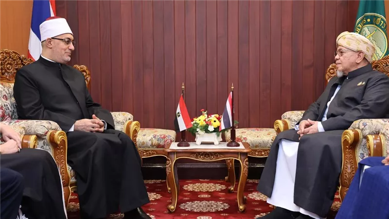 مفتي الجمهورية يلتقي شيخ الإسلام وهيئة كبار العلماء في تايلاند