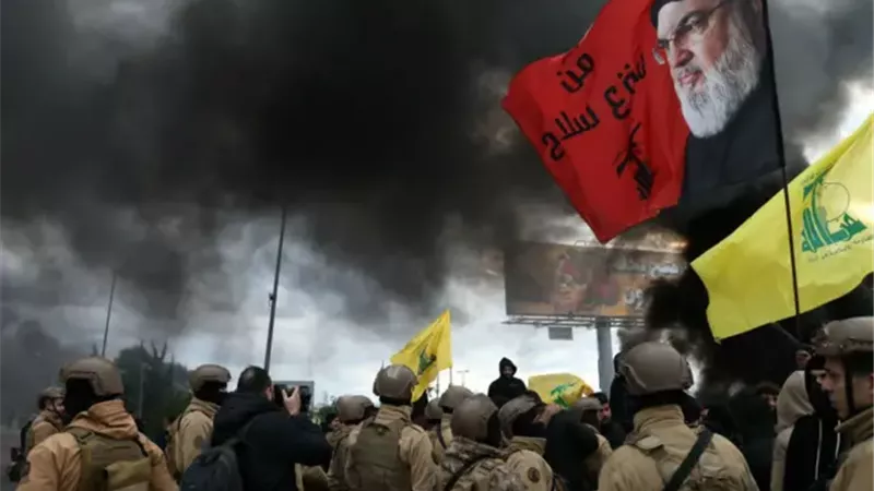 حزب الله يناور لعرقلة لنزع السلاح مع اقتراب انتهاء المهلة بلبنان