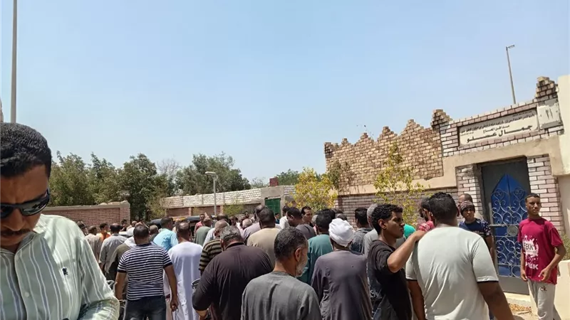 تشييع جثمان فارس ضحية حادث أبو تلات في مقابر عائلته بسوهاج | صور