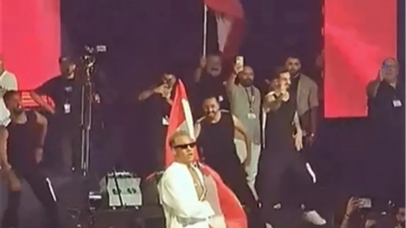 برفع علم لبنان.. محمد رمضان يُشعل حفله الغنائي في بيروت