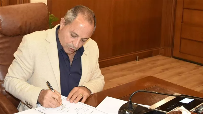 بسبب خروج 5 طالبات باليوم الدراسي.. محافظ بورسعيد يحيل مديرة مدرسة للنيابة