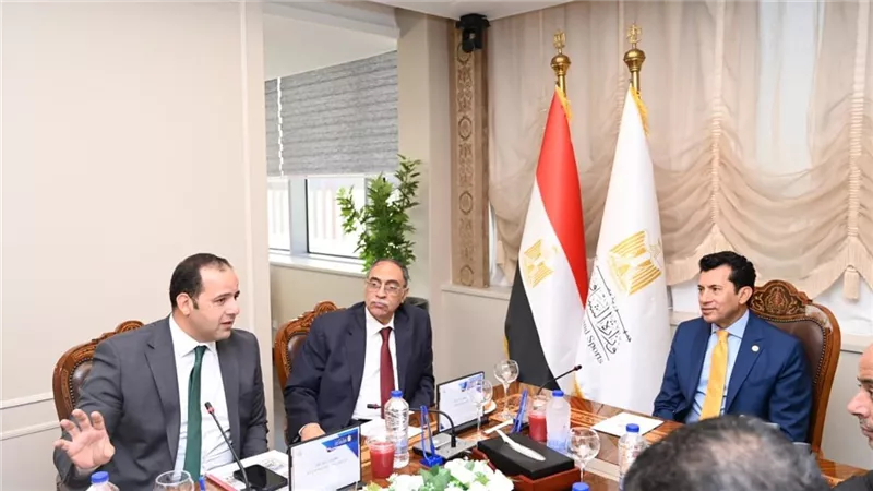 وزير الرياضة ومحافظ بورسعيد يتابعان معدلات تنفيذ استاد المصري ببورسعيد 