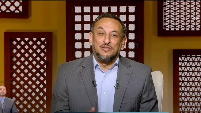 رمضان عبدالمعز: لا تنظر لما في أيدي الناس.. رزقك مكتوب لا ينازعك فيه أحد