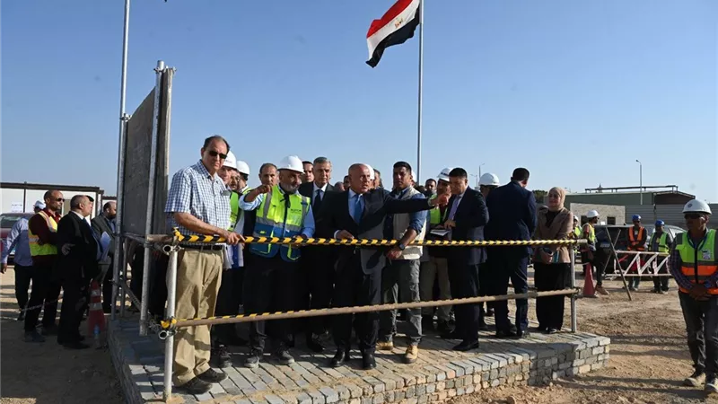 وزير النقل يتفقد مجمع 