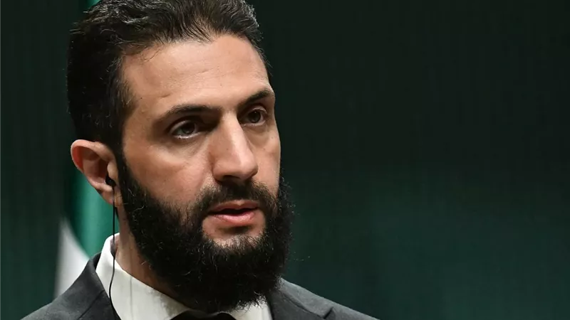 «حق لا يسقط بالتقادم».. الشرع يستقبل الناجين من مجزرة الهجوم الكيماوي